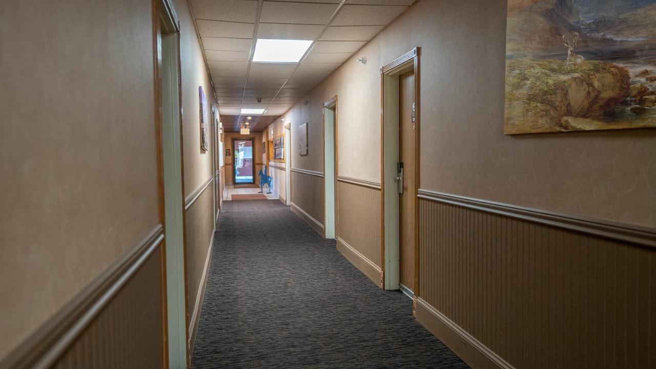 Miles City Hotel Bagian luar foto