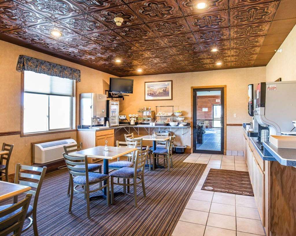 Miles City Hotel Restoran foto