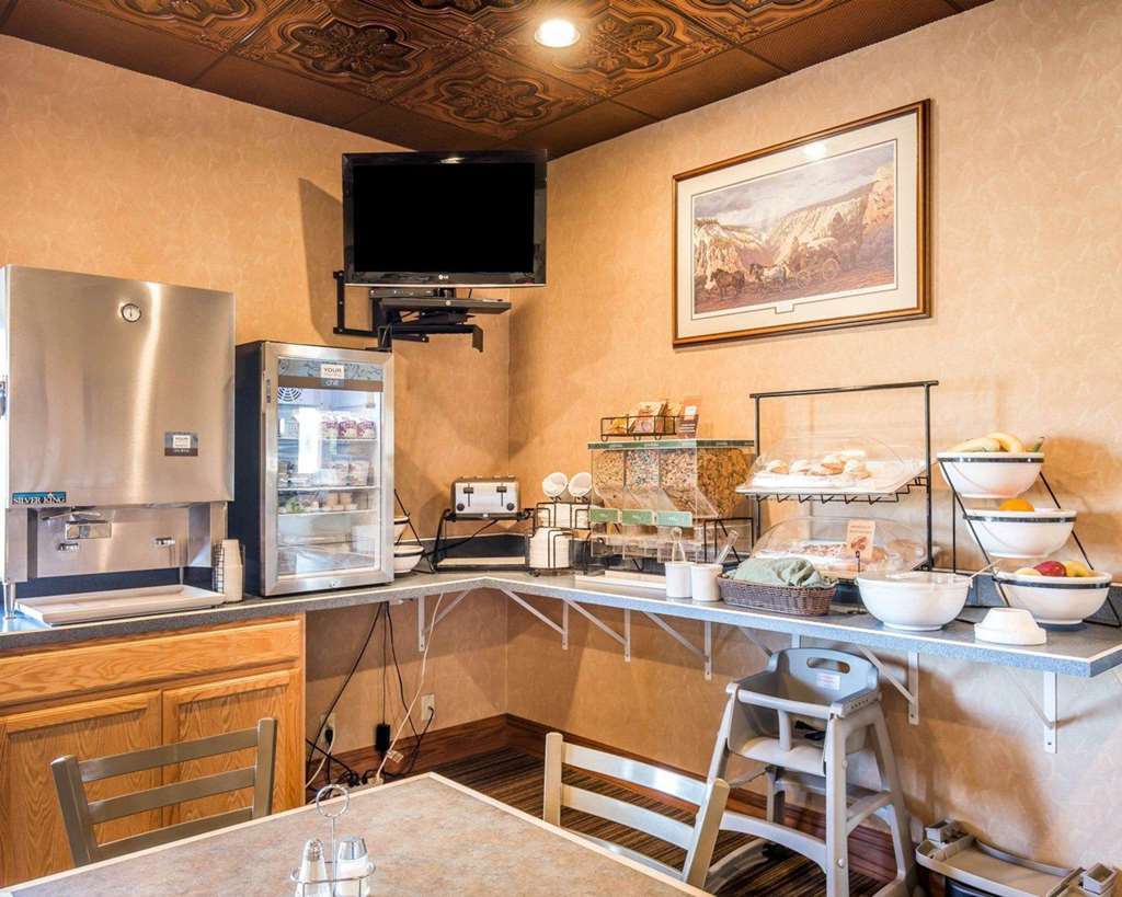 Miles City Hotel Restoran foto