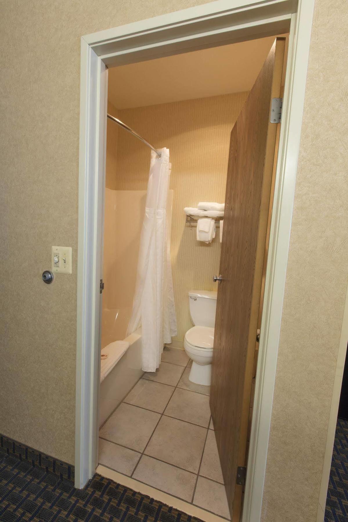 Miles City Hotel Bagian luar foto