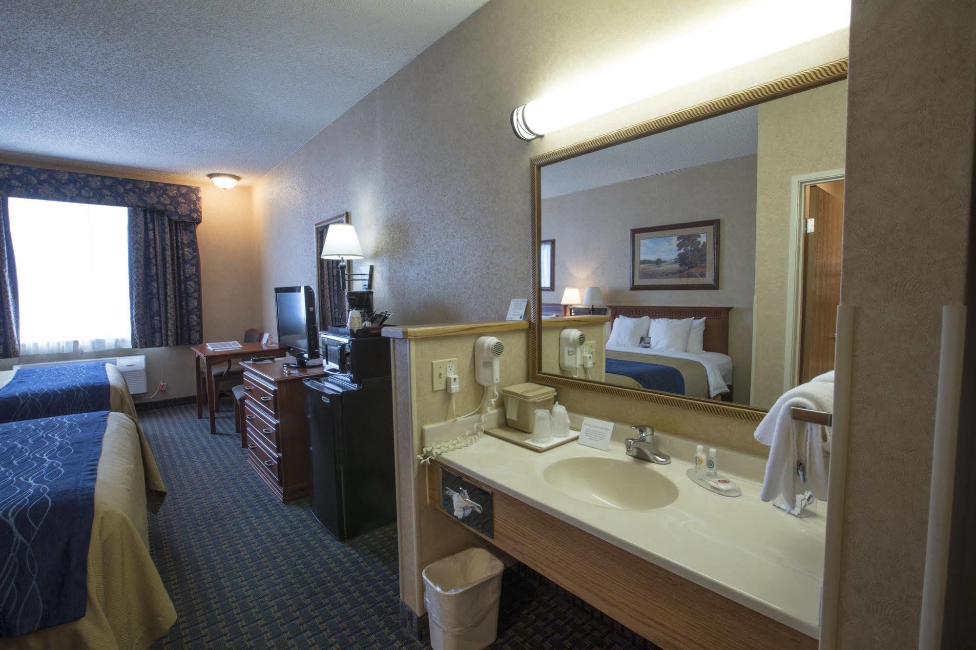 Miles City Hotel Bagian luar foto