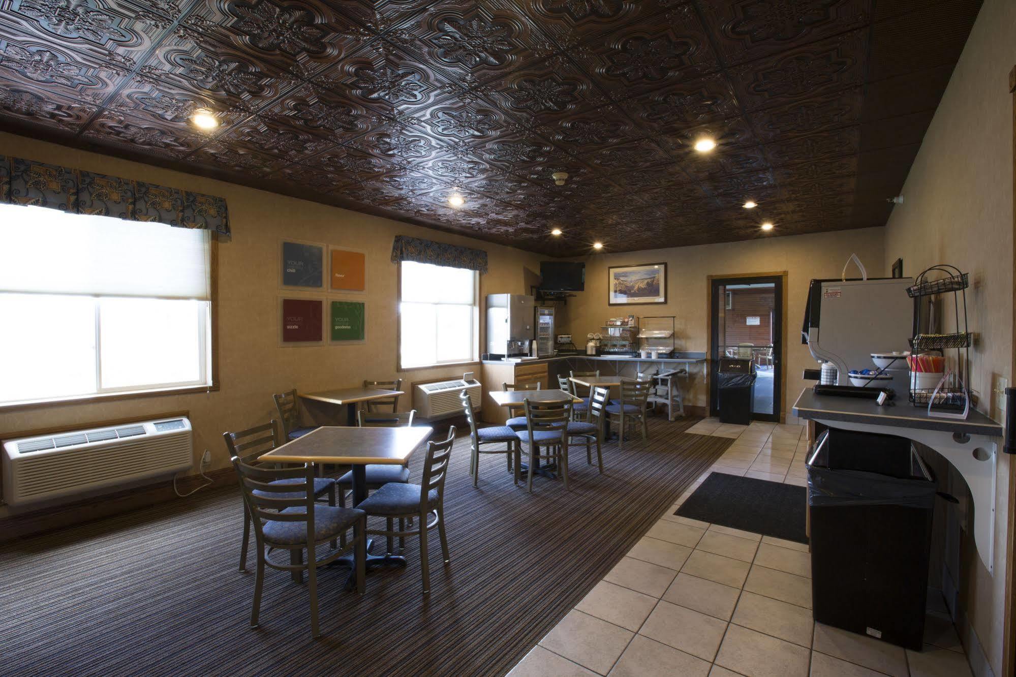 Miles City Hotel Bagian luar foto