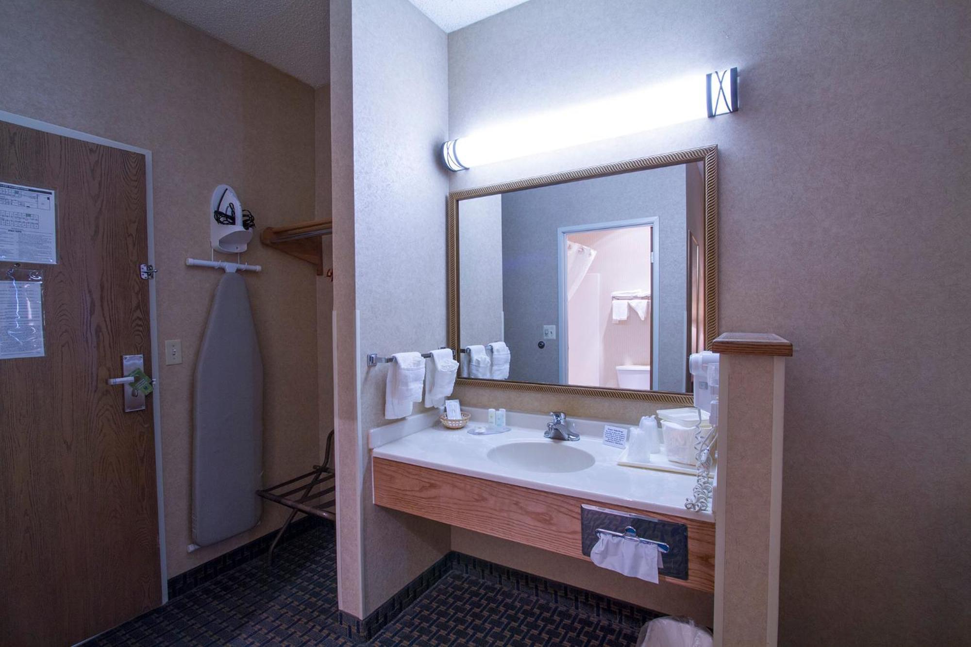 Miles City Hotel Bagian luar foto