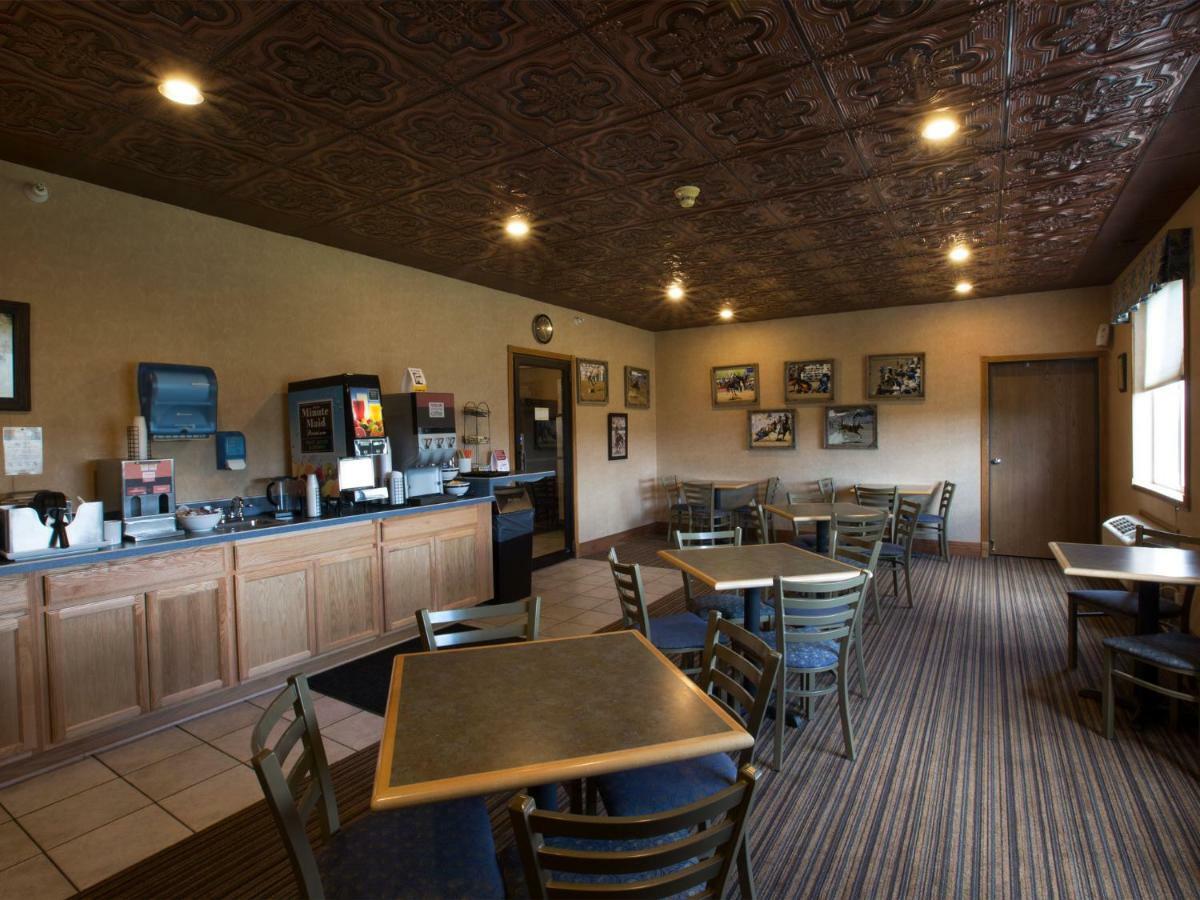 Miles City Hotel Bagian luar foto