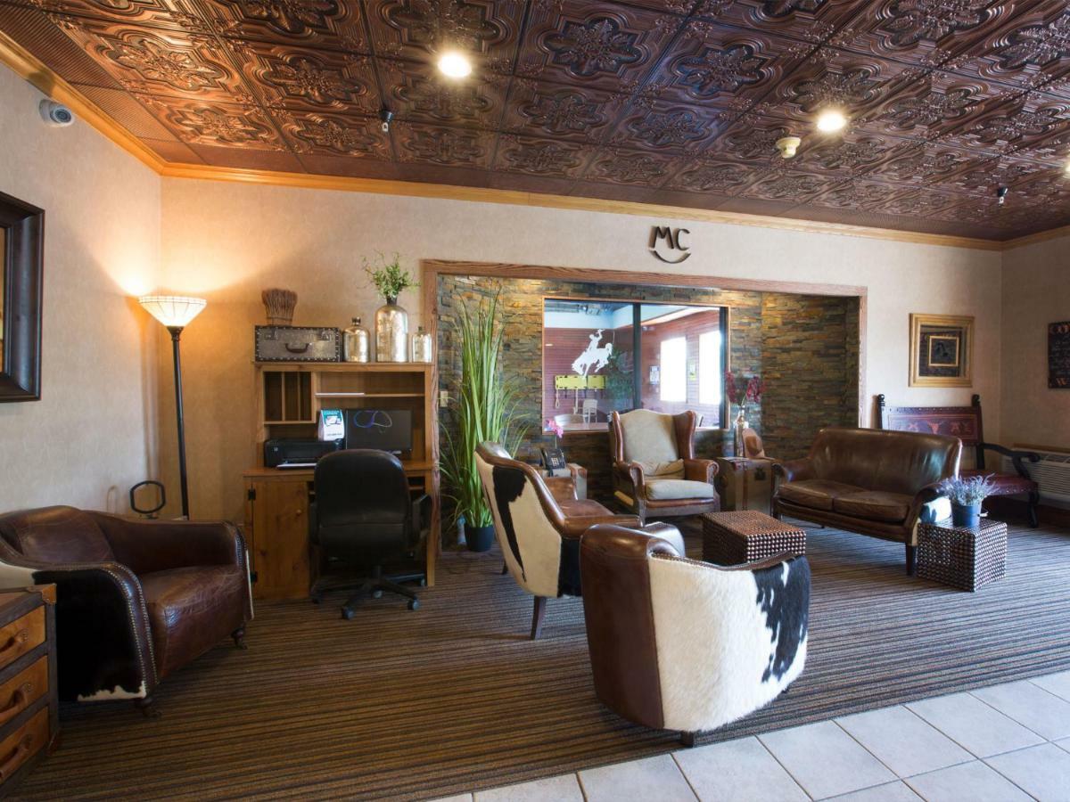 Miles City Hotel Bagian luar foto